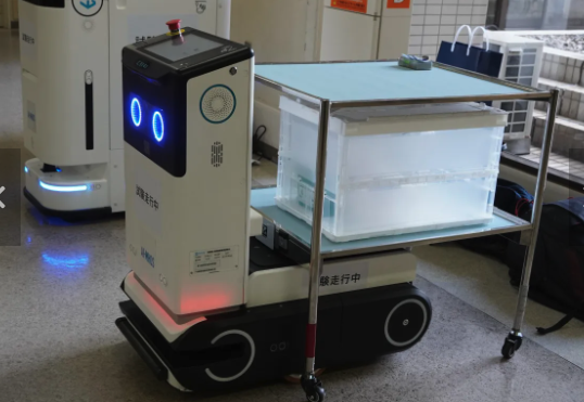 医療現場やレストランで活躍する配送ロボット