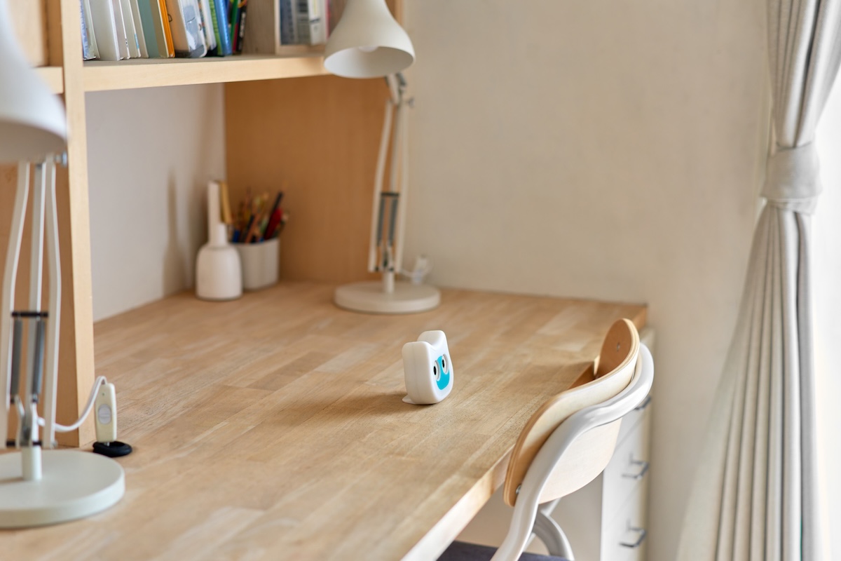 mia_at_desk