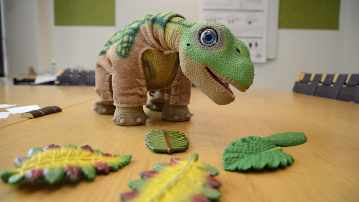 PLEO rbレビュー】本物の生命体のような進化を遂げた恐竜ロボット